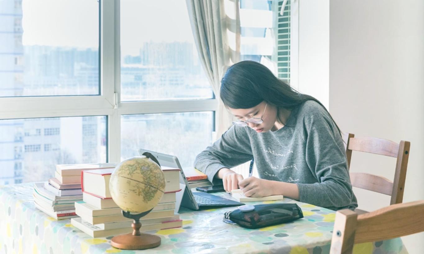 Plate-forme d'apprentissage interactif avec quiz et défis